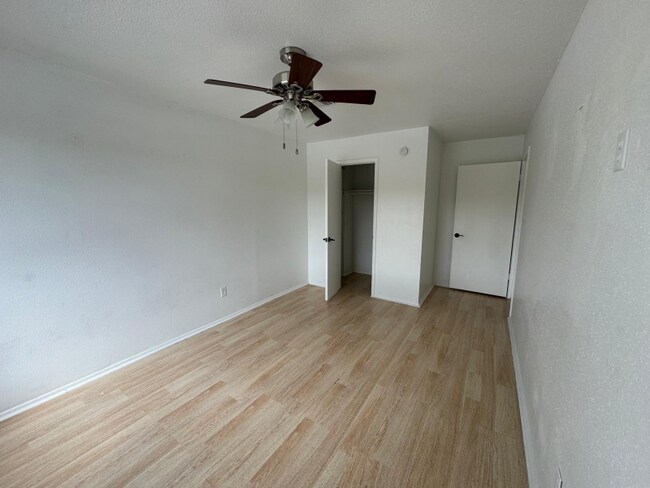 Building Photo - 6685 Kentwick Dr