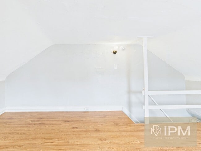 Building Photo - Available Now! Beautiful 3Bedroom, 1 Bath ...