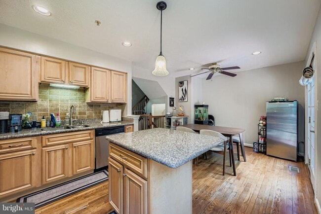 Building Photo - 708 Pine Drift Dr