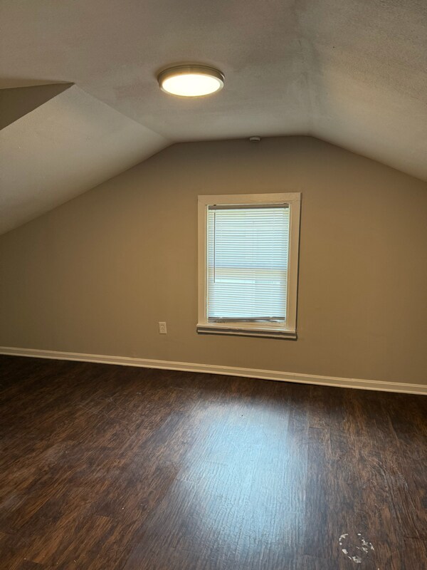 Building Photo - 3519 River Park Dr