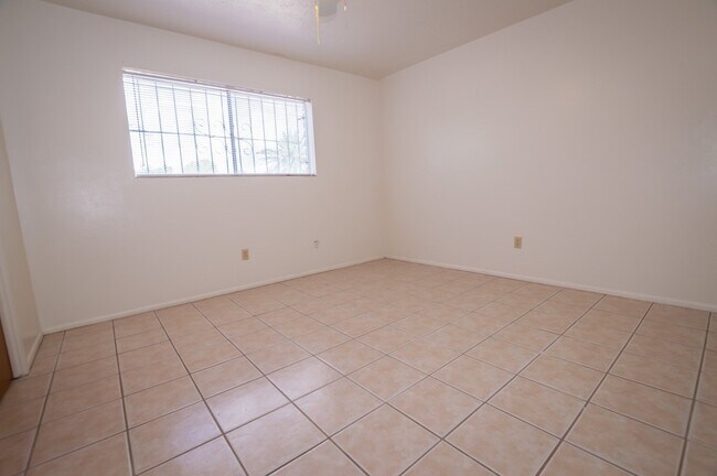 Building Photo - Large Corner Lot Santé Fe Home, Over 1650 ...