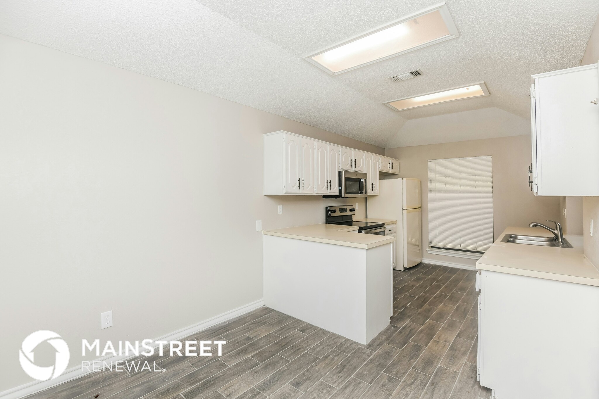 Building Photo - 2206 Mediterranean Ave