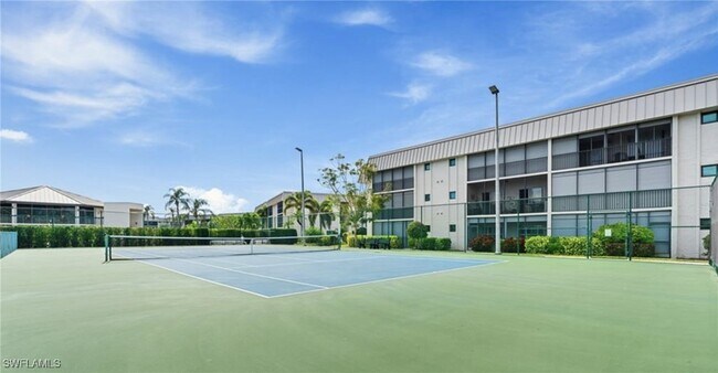 Building Photo - 788 Park Shore Dr