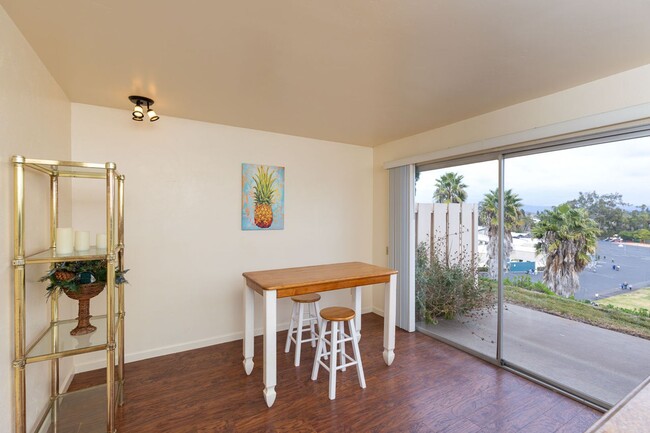 Building Photo - 2 Bed, 2 Bath TOWNHOME-Rancho Bernardo