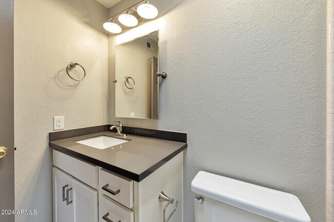 Building Photo - 14849 N Kings Way