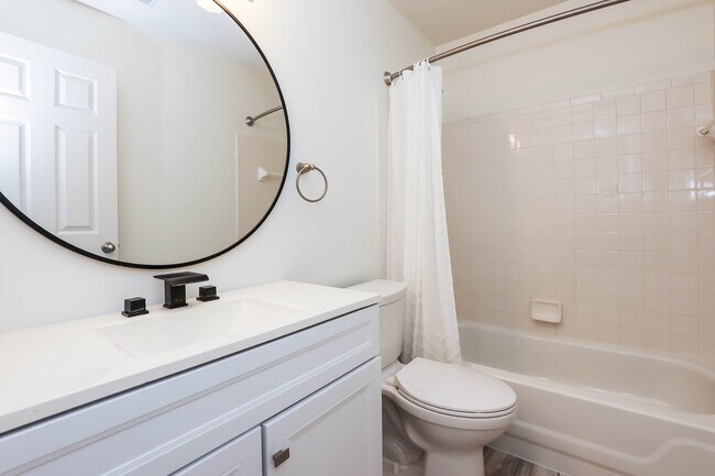 Building Photo - 8839 Eagleview Dr