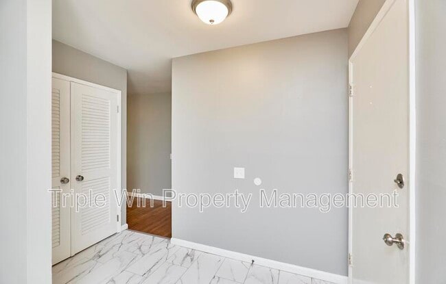 Building Photo - 1405 Willowbrook Dr