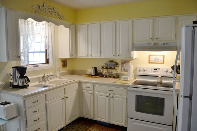 Building Photo - West Gate Area | Furnished | House