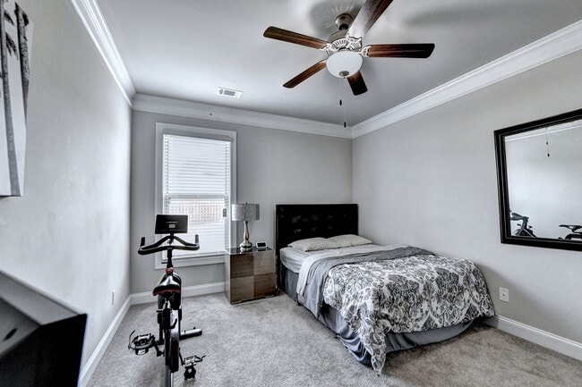 Building Photo - 1958 Lakeview Bend Way