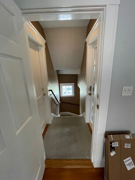 Front hall entrance - 36 Gerald Rd