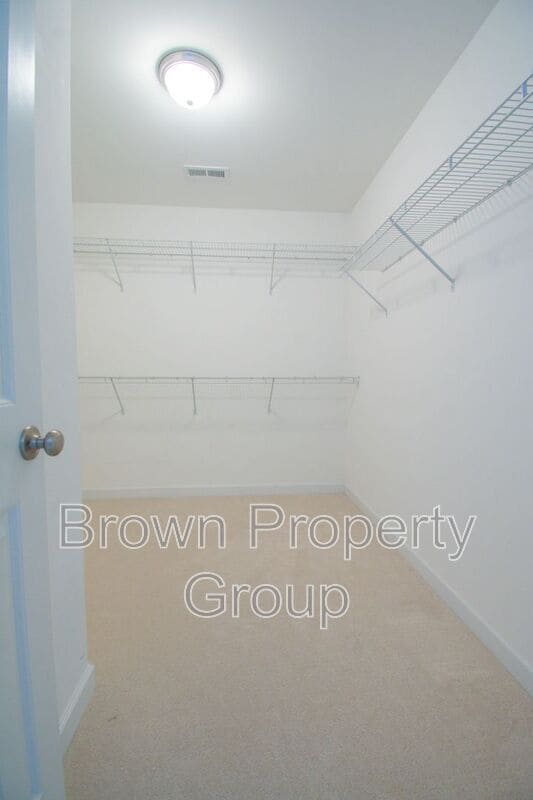 Building Photo - 2220 Oldenburg Ln