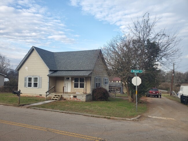 Building Photo - 1409 E Market St