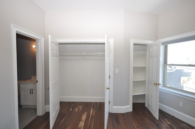 Building Photo - 120 W 7th St