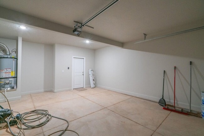 Building Photo - HURRICANE TOWNHOME