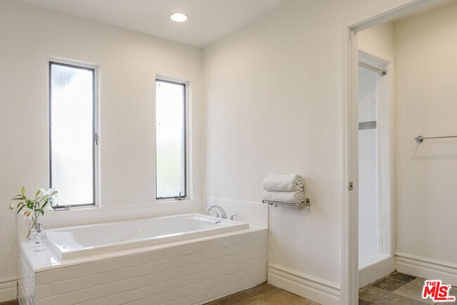 Building Photo - 110 N Barrington Ave