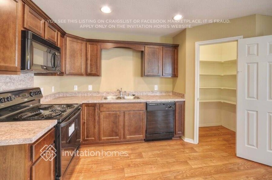 Building Photo - 15614 Gatsby Ln