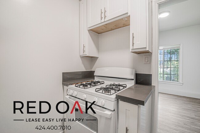 Building Photo - 1111 S Norton Ave