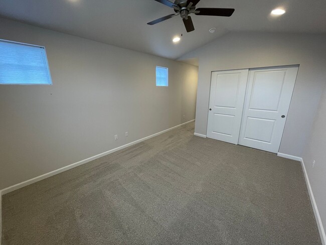 Building Photo - N18