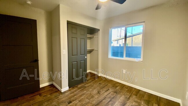 Building Photo - 2341 S 3rd Ave