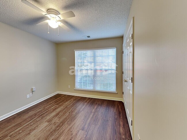 Building Photo - 472 Camella Cir