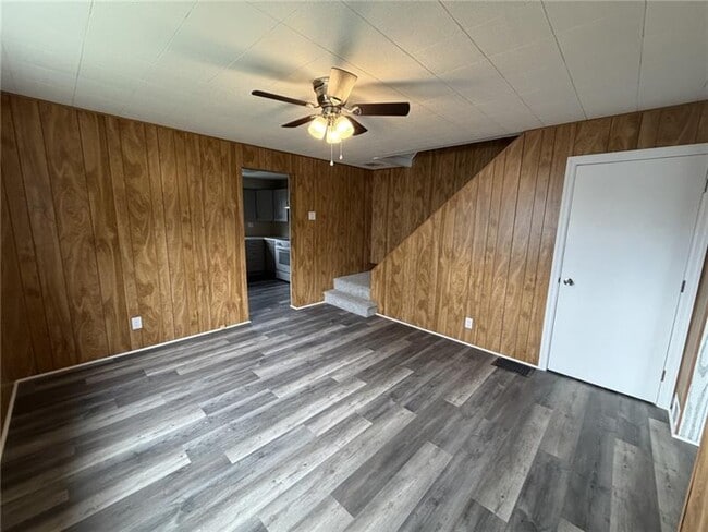 Building Photo - 1154 Eisenhower Dr