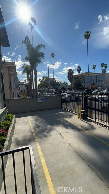 Building Photo - 1818 N Kingsley Dr