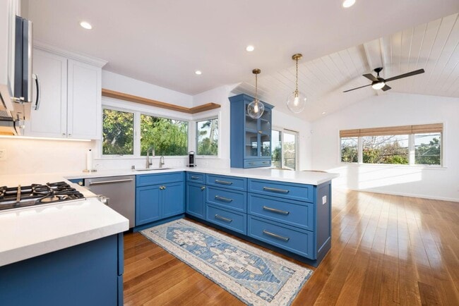 Building Photo - 815 Harvard Rd