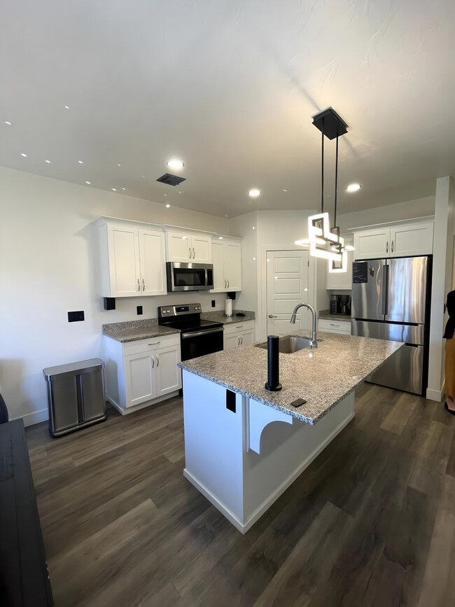 Building Photo - 543 Stewart Crk Cv