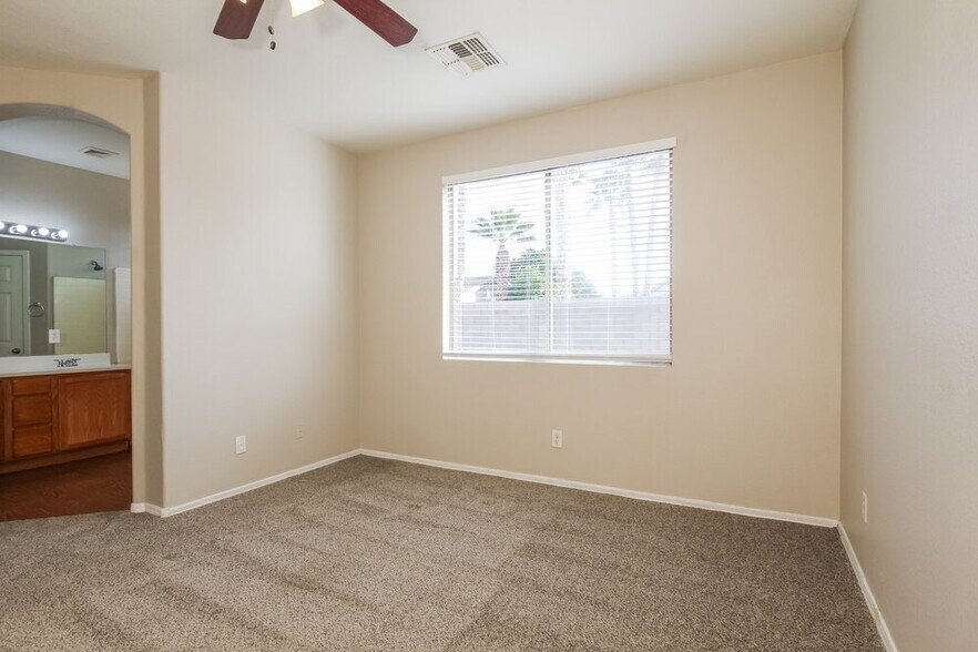 Building Photo - 6639 S 17th Ave