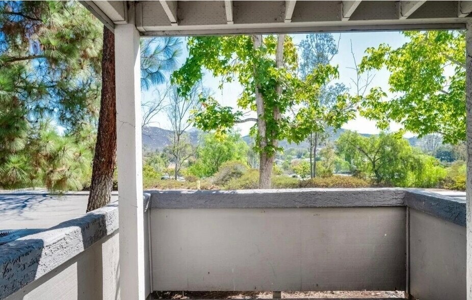 Building Photo - 15016 Avenida Venusto