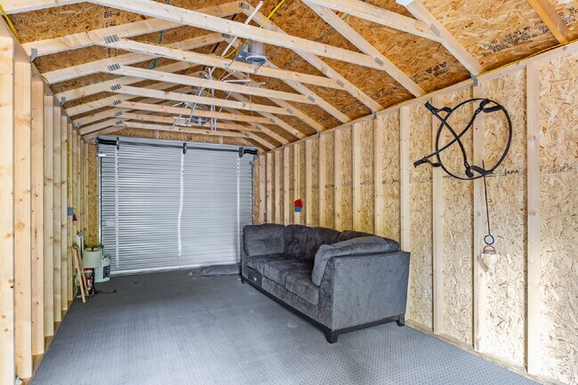 Building Photo - 3 bed 1 bath ranch with large storage/workshop building