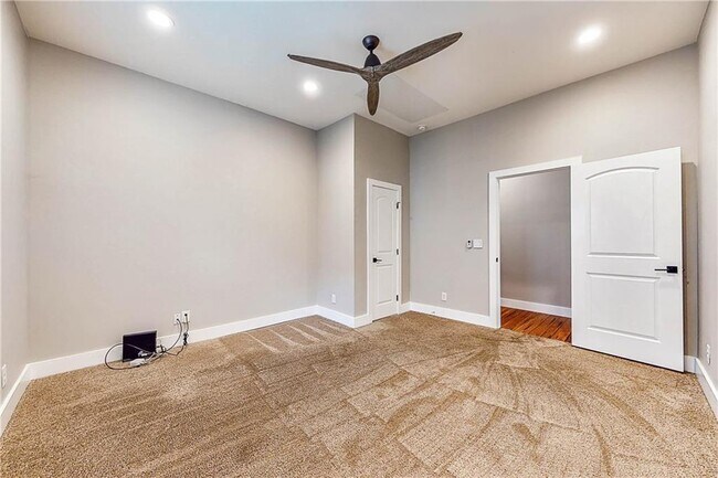 Building Photo - 1130 Larosa Terrace SW