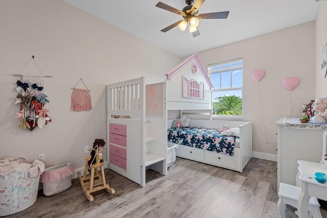 Building Photo - 4945 NW 48th Terrace