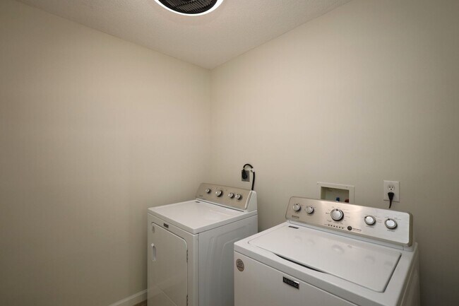 Building Photo - 4125 Springruff Dr