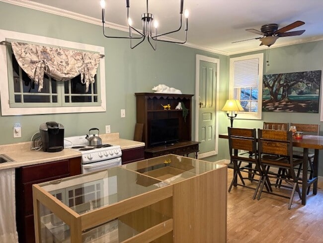 Building Photo - 1 Bed, 1 Bath + Office | Guerneville (Rio ...