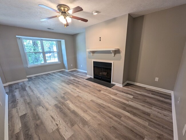 Building Photo - 1615 Skiffes Creek Cir