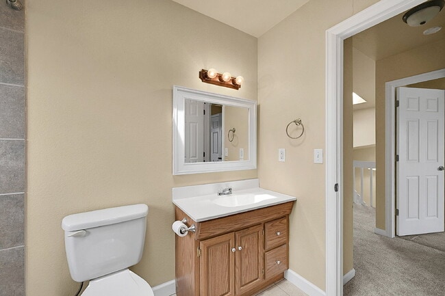 Building Photo - $2,095, 3 bed, 2 bath, located in Colorado...