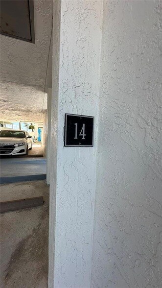 Building Photo - 330 SE 20th Ave