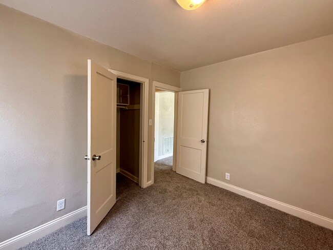 Building Photo - 2 Bedroom at Kellogg and Oliver