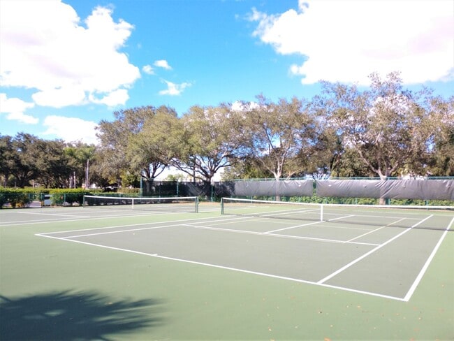 Building Photo - Annual Furnished - Attractive 2 Bedroom 2 Bathroom Plus a Den Condo with 2nd floor Reserve View!