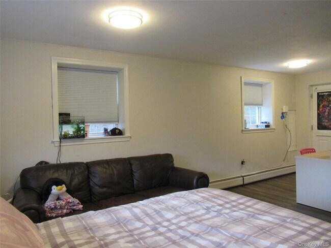 Building Photo - 63 River Rd