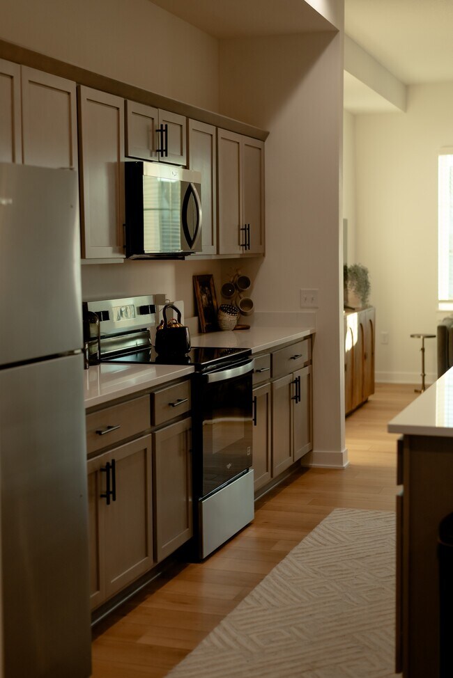 Building Photo - 1204 SW Franklin Dr