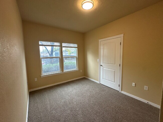 Building Photo - 10151 W Rifleman Ln