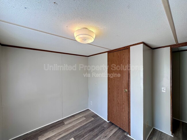 Building Photo - 9499 Wendi Dr NE