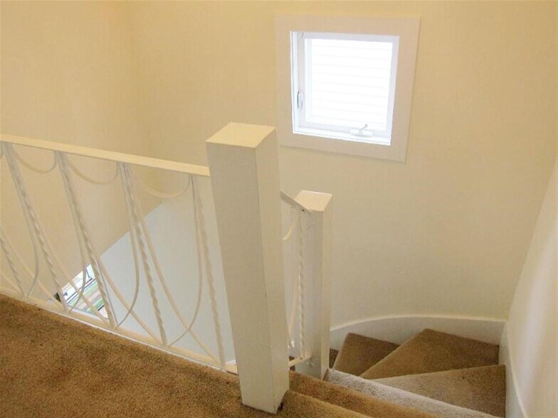 Building Photo - 19 Wesley St