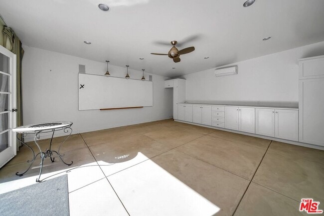 Building Photo - 333 S Roxbury Dr
