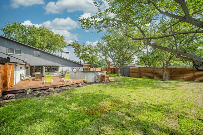 Building Photo - 313 Melorine Dr