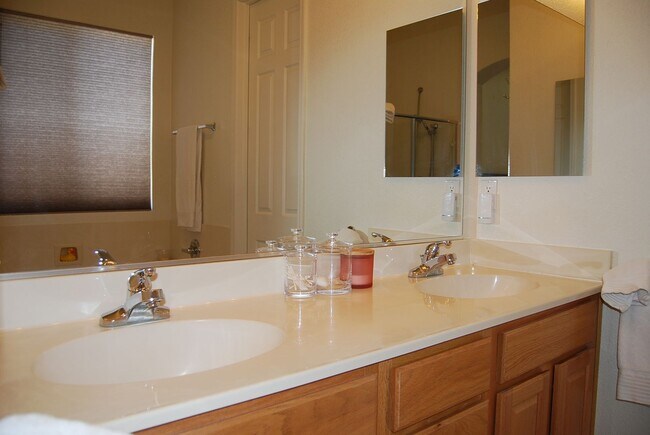 Building Photo - Single Level in Damonte Ranch