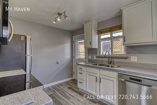 Building Photo - Renovated 3 bedroom close to the best of E...