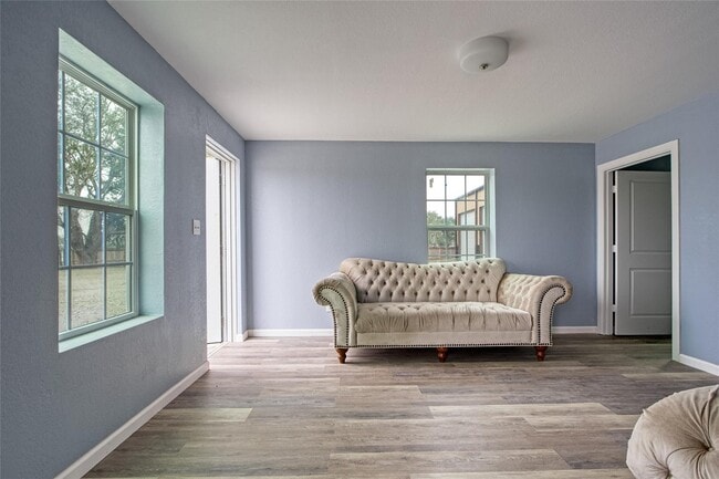 Building Photo - 13051 Pleasant Valley Dr